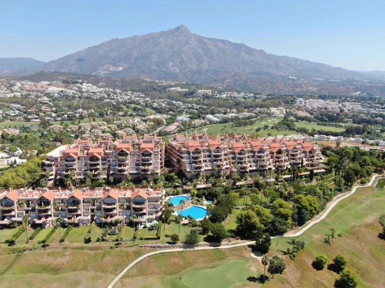 R5215267 | Penthouse Duplex in Nueva Andalucía – € 1,850,000 – 3 beds, 2 baths