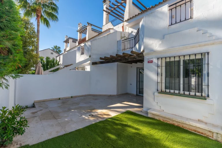 R5236078 | Townhouse in Nueva Andalucía – € 495,000 – 3 beds, 3 baths