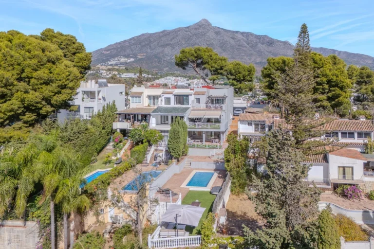 R5213785 | Semi-Detached House in Nueva Andalucía – € 975,000 – 5 beds, 5 baths