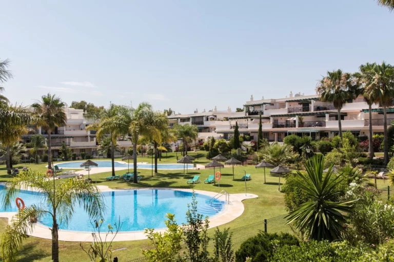 R5210677 | Middle Floor Apartment in Nueva Andalucía – € 500,000 – 3 beds, 2 baths