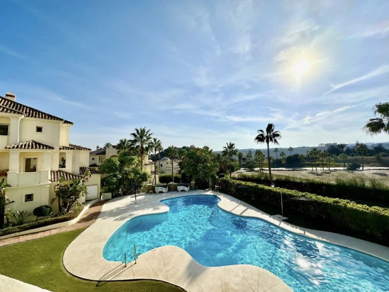 R5058919 | Middle Floor Apartment in Casares – € 375,000 – 2 beds, 2 baths