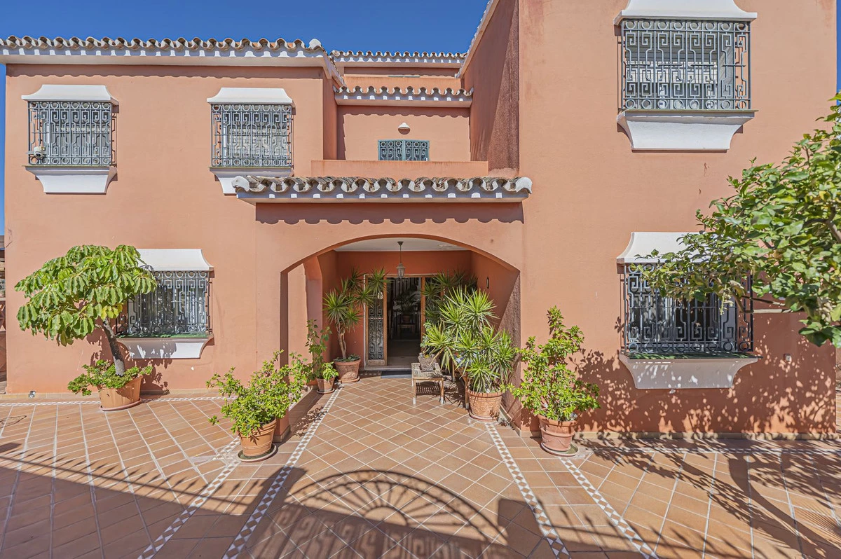 2-5bd7b9d04b45e33852eaf0ec6670150d