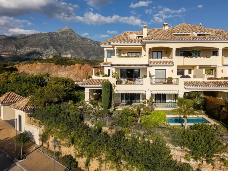 R5005591 | Ground Floor Apartment in Nueva Andalucía – € 1,990,000 – 3 beds, 3 baths