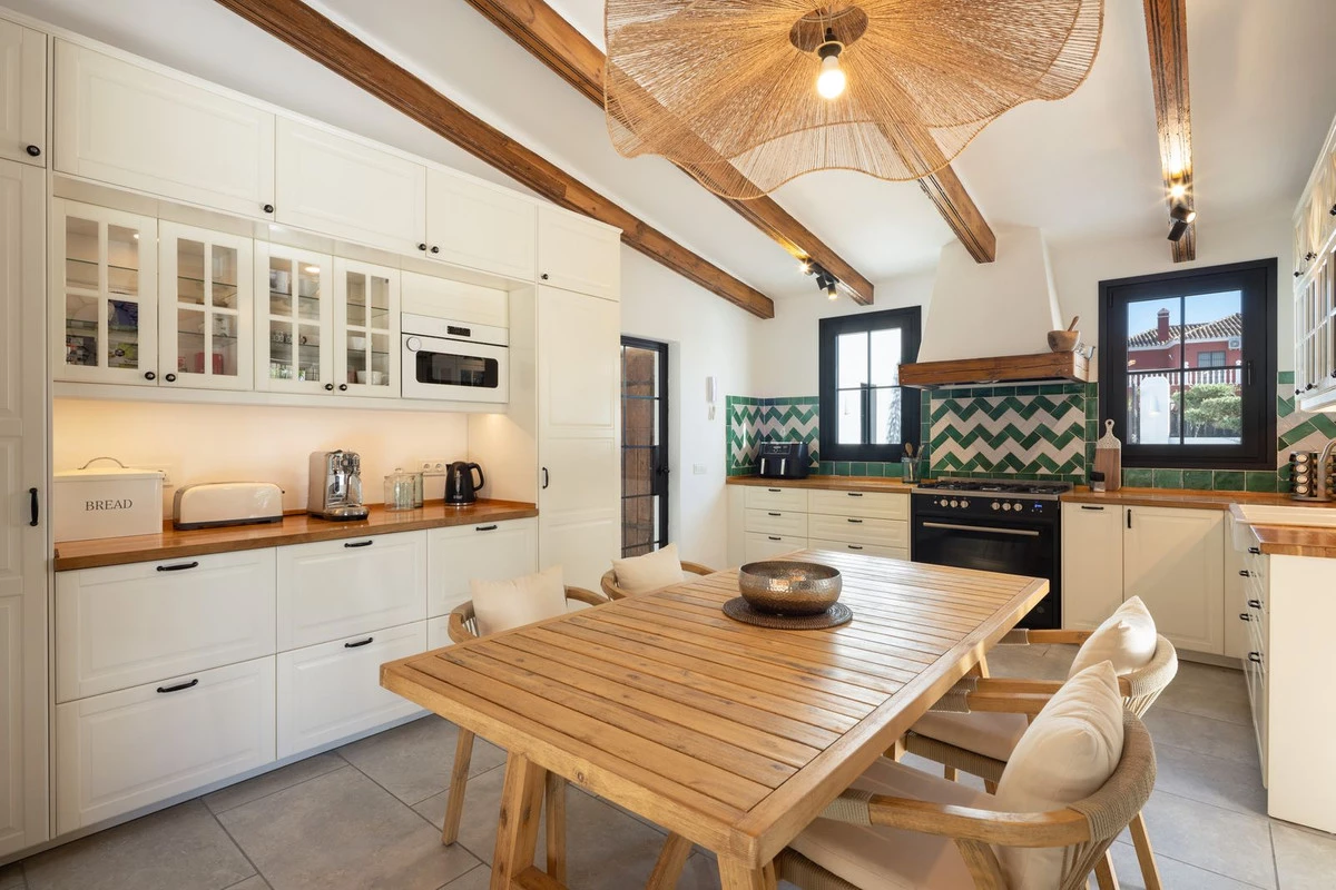 7-aa4cc561180b369757c0bb4af9886cd3