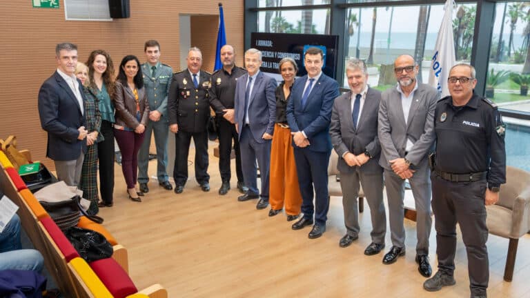 Representatives from different public spheres participate in the I Conference ‘Awareness and Commitment against Trafficking’.