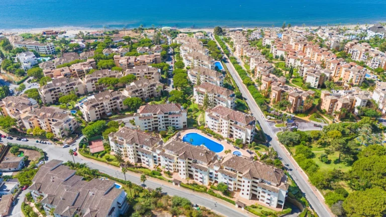 R5132773 | Middle Floor Apartment in Elviria – € 750,000 – 2 beds, 2 baths