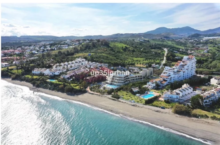 R5216503 | Middle Floor Apartment in Estepona – € 427,000 – 2 beds, 1 baths