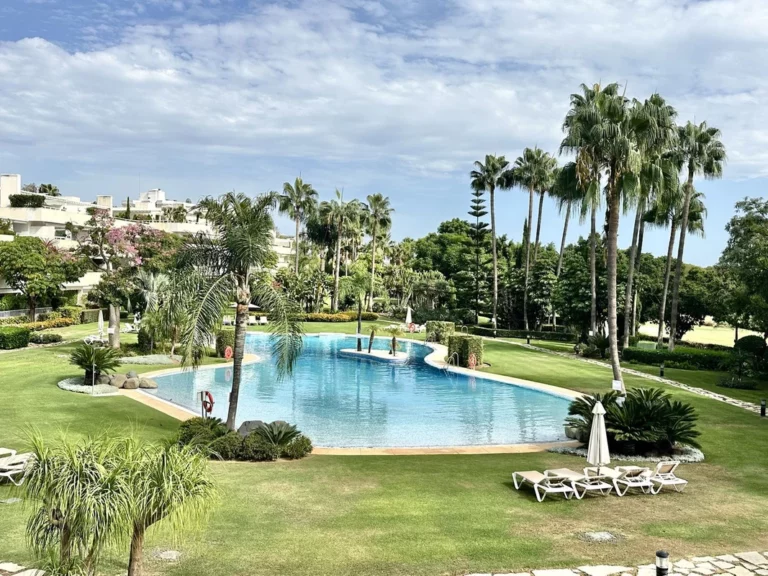 R5202604 | Middle Floor Apartment in Marbella – € 1,299,000 – 3 beds, 3.5 baths