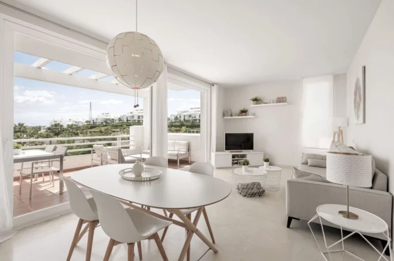 R5233444 | Middle Floor Apartment in Casares – € 440,000 – 2 beds, 2 baths