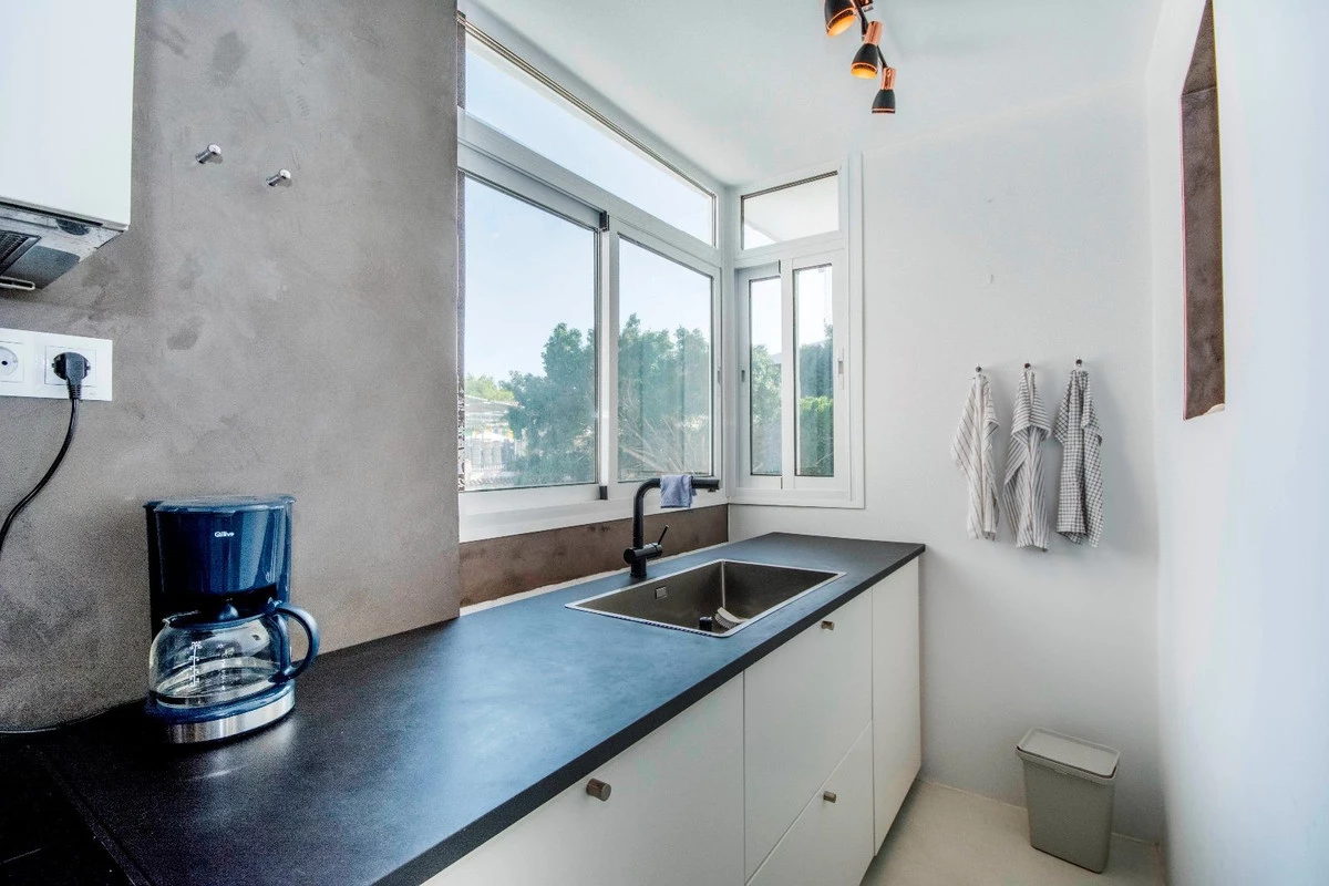 8-e64a9055bba3e77ac8aca3b893cdf826