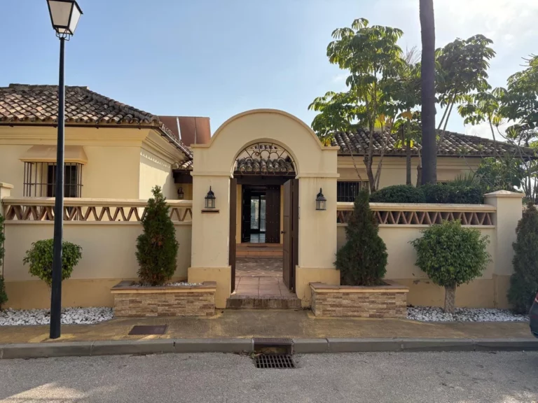 R4880032 | Detached Villa in El Paraiso – € 1,780,000 – 5 beds, 5 baths
