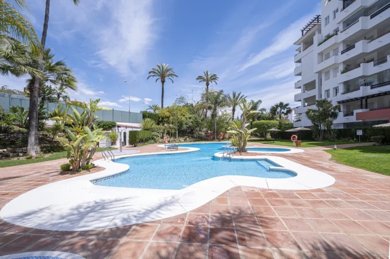 R5191630 | Middle Floor Apartment in Puerto Banús – € 700,000 – 2 beds, 2 baths