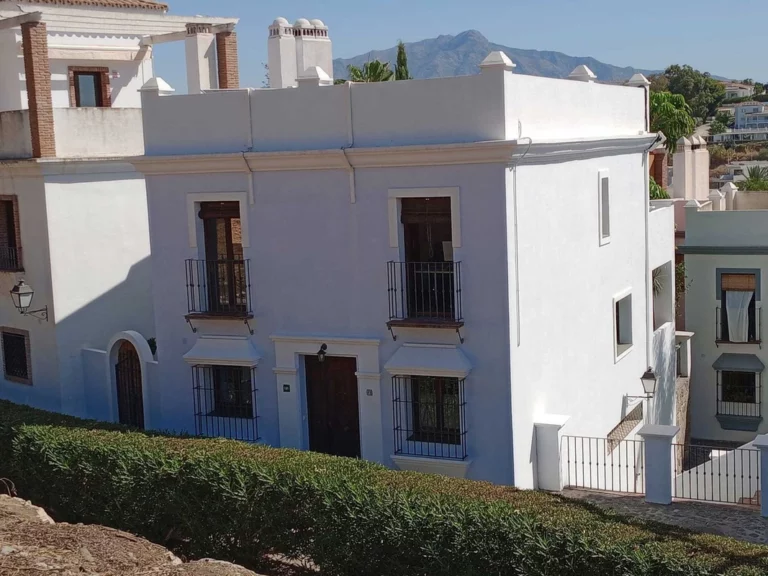 R5214208 | Semi-Detached House in Estepona – € 755,000 – 3 beds, 2.5 baths