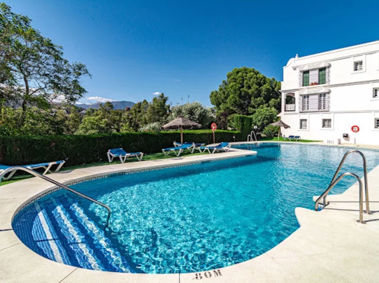 R5228719 | Middle Floor Apartment in Nueva Andalucía – € 394,500 – 2 beds, 2 baths