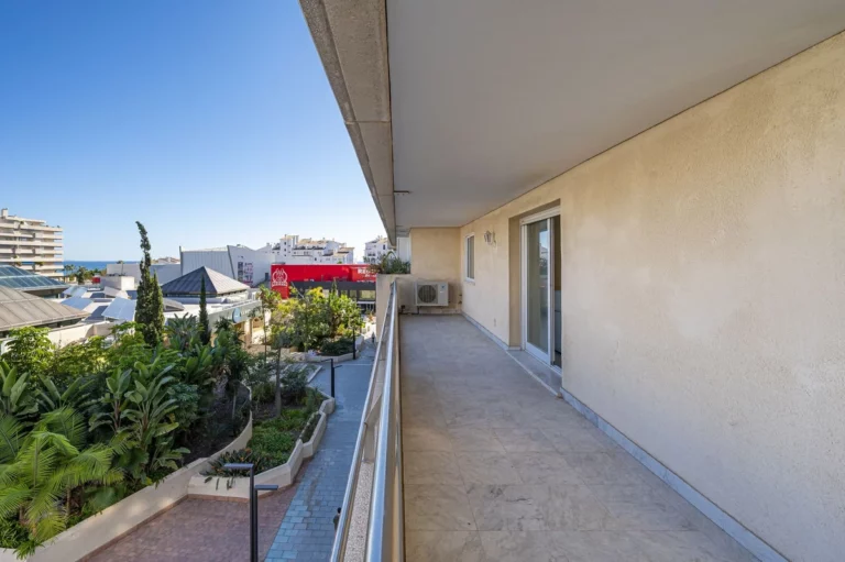 R4178665 | Middle Floor Apartment in Puerto Banús – € 730,000 – 2 beds, 2 baths