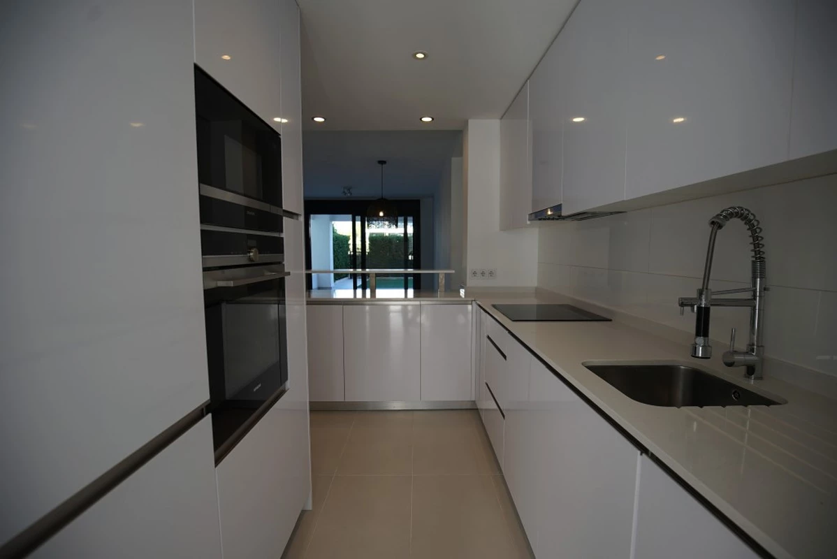 8-e64a9055bba3e77ac8aca3b893cdf826