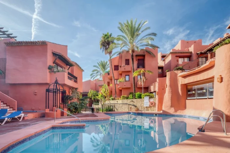 R5214457 | Middle Floor Apartment in Marbella – € 649,000 – 3 beds, 2 baths