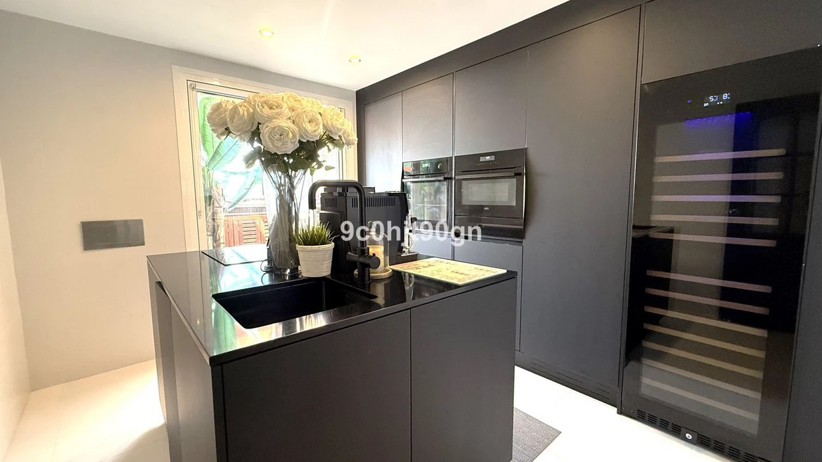 8-e64a9055bba3e77ac8aca3b893cdf826