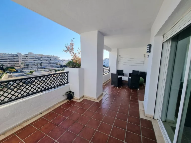 R4949884 | Middle Floor Apartment in Puerto Banús – € 570,000 – 2 beds, 2 baths