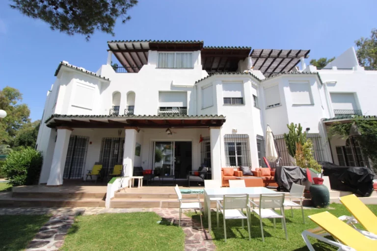 R5061979 | Townhouse in Nueva Andalucía – € 679,000 – 3 beds, 3.5 baths