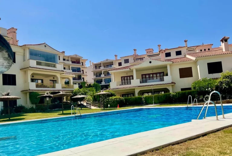 R5222269 | Middle Floor Apartment in Manilva – € 589,000 – 3 beds, 3 baths