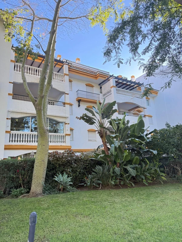 R5233372 | Middle Floor Apartment in Marbella – € 485,000 – 2 beds, 2 baths