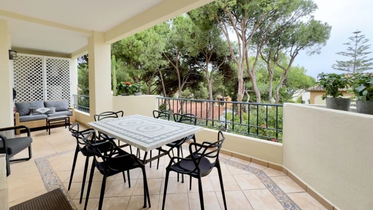 R5226676 | Middle Floor Apartment in Elviria – € 720,000 – 2 beds, 2 baths