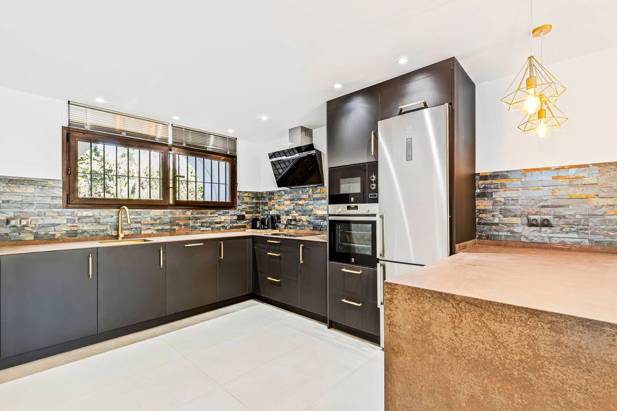 8-e64a9055bba3e77ac8aca3b893cdf826