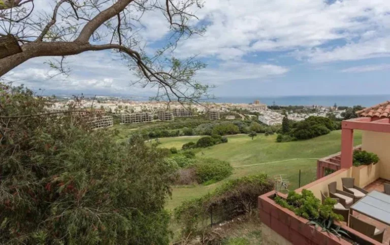 R5204809 | Ground Floor Apartment in Manilva – € 332,000 – 3 beds, 2 baths