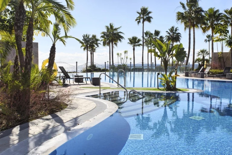 R5217016 | Middle Floor Apartment in Estepona – € 605,000 – 2 beds, 2 baths