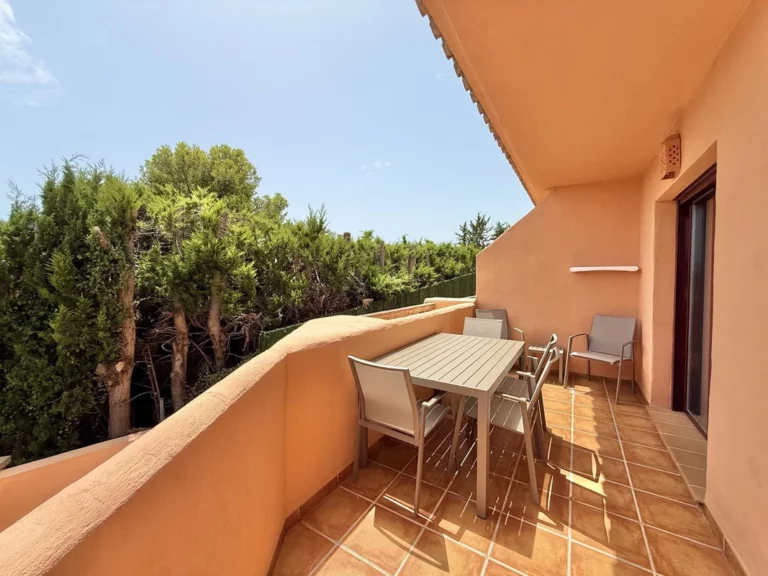 R5074099 | Middle Floor Apartment in Benahavís – € 320,000 – 2 beds, 2 baths