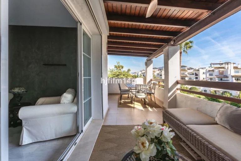 R5222434 | Middle Floor Apartment in San Pedro de Alcántara – € 825,000 – 2 beds, 2 baths