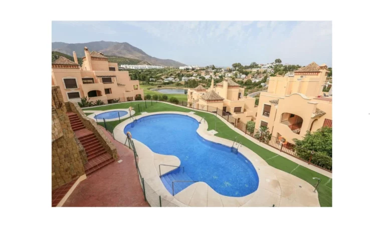 R5195284 | Penthouse in Estepona – € 365,000 – 2 beds, 2 baths