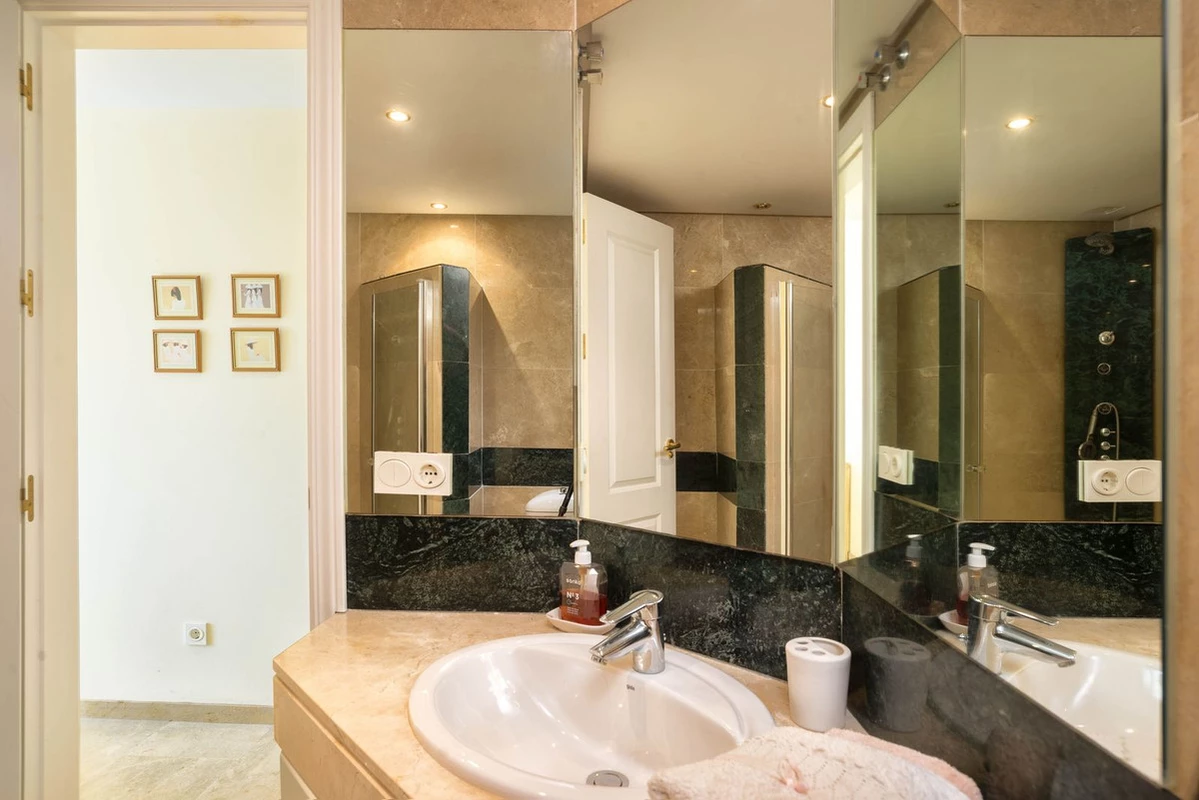 9-467d0cee5b725f3ef65f102a0c2e69c0