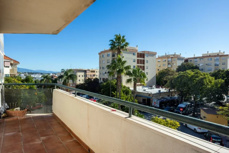 R5228632 | Middle Floor Apartment in Estepona – € 485,000 – 3 beds, 3 baths