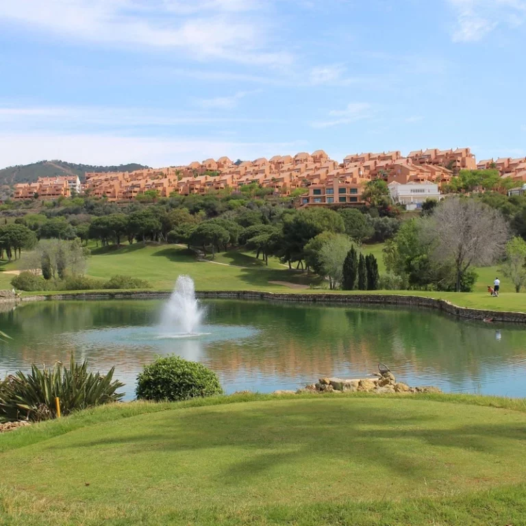 R4980241 | Middle Floor Apartment in Elviria – € 375,000 – 2 beds, 2 baths
