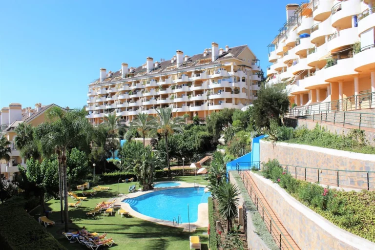 R5168662 | Middle Floor Apartment in Nueva Andalucía – € 490,000 – 2 beds, 2 baths