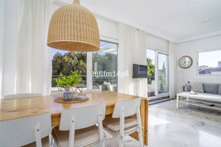 R5212882 | Middle Floor Apartment in Nueva Andalucía – € 425,000 – 2 beds, 2 baths