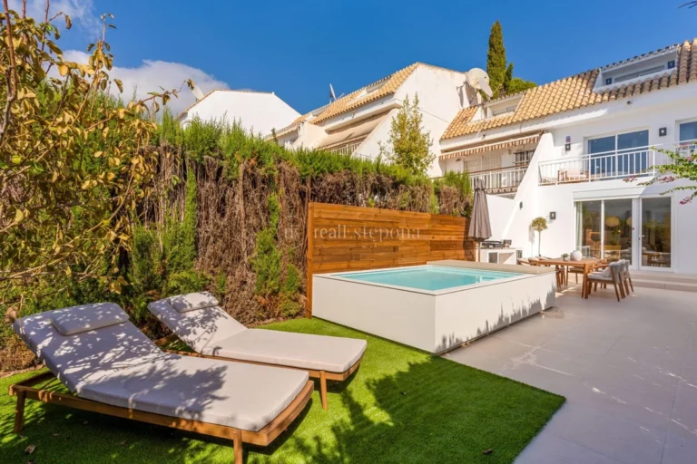 885-00468P | Town House in Marbella Golden Mile – € 1,099,000 – 4 beds, 4 baths