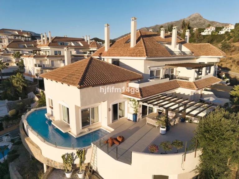 R5222437 | Penthouse in Nueva Andalucía – € 1,180,000 – 3 beds, 2 baths