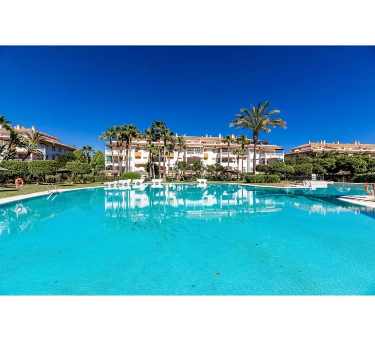 R5211592 | Ground Floor Apartment in Nueva Andalucía – € 480,000 – 2 beds, 2 baths