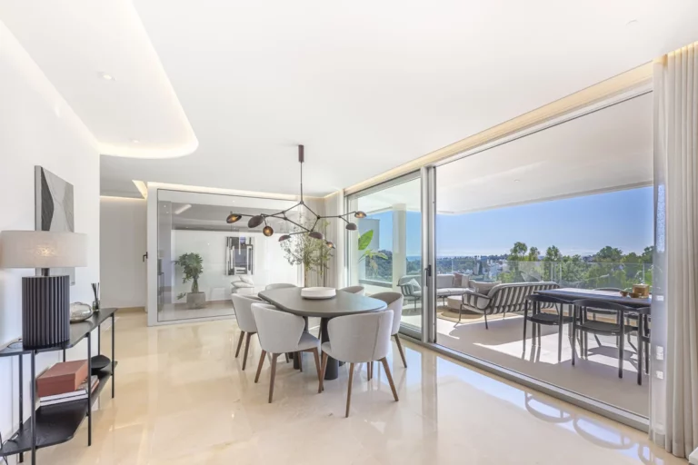 R5234155 | Penthouse Duplex in Benahavís – € 1,050,000 – 3 beds, 3 baths