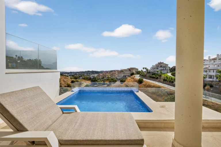 R5194192 | Middle Floor Apartment in Nueva Andalucía – € 845,000 – 2 beds, 2 baths