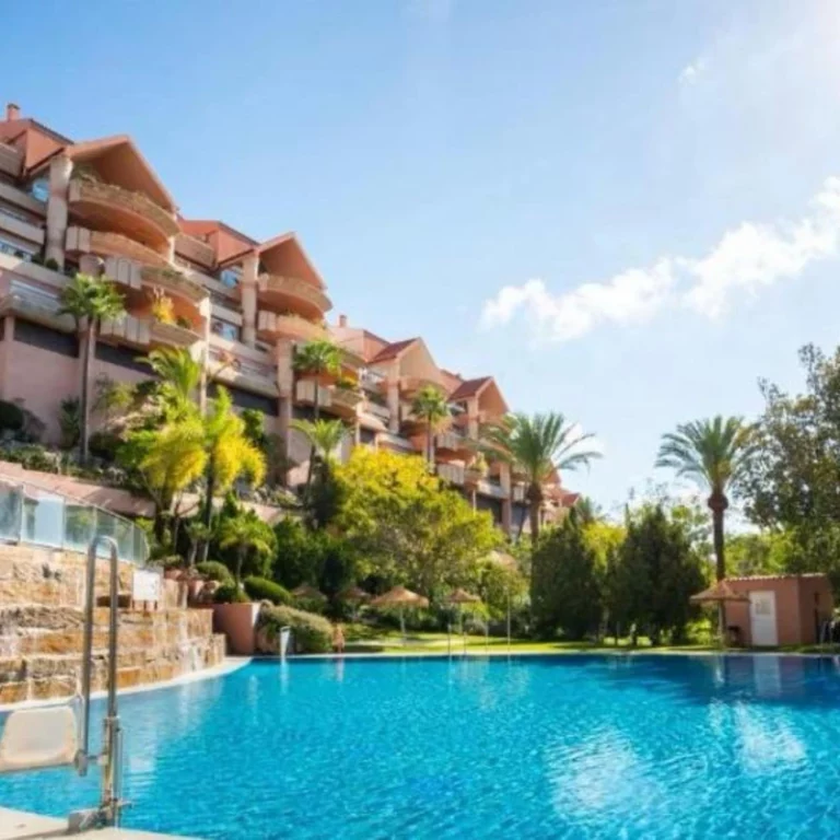 R5222299 | Middle Floor Apartment in Marbella – € 577,000 – 2 beds, 2 baths
