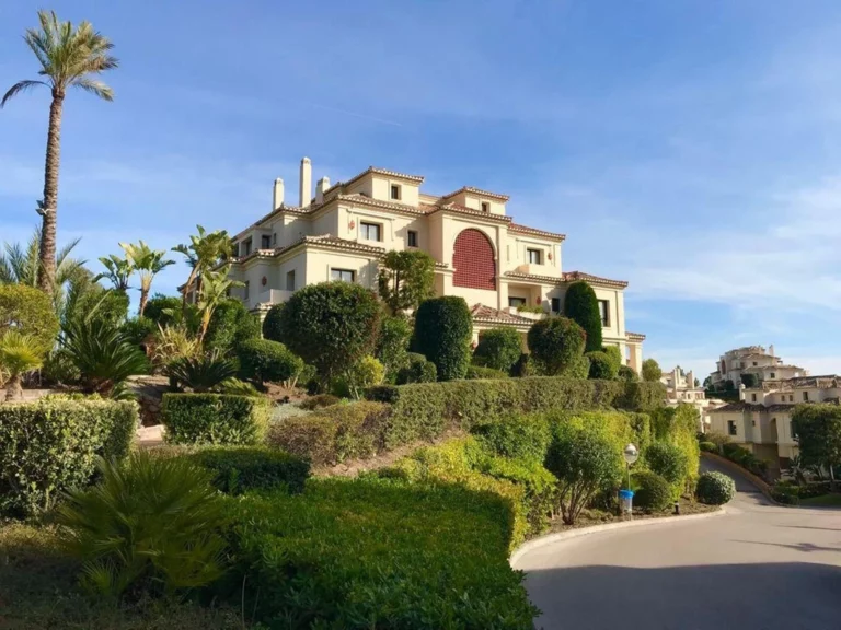 R4879975 | Penthouse Duplex in Benahavís – € 1,790,000 – 4 beds, 4 baths