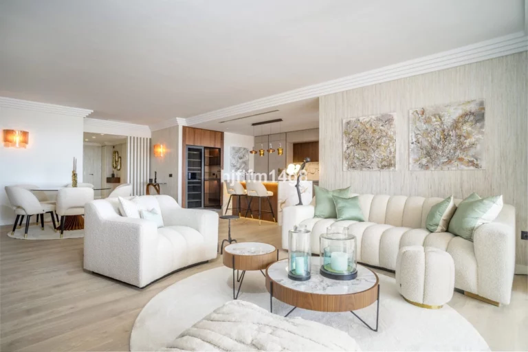 R5237755 | Middle Floor Apartment in Nueva Andalucía – € 2,690,000 – 4 beds, 3.5 baths