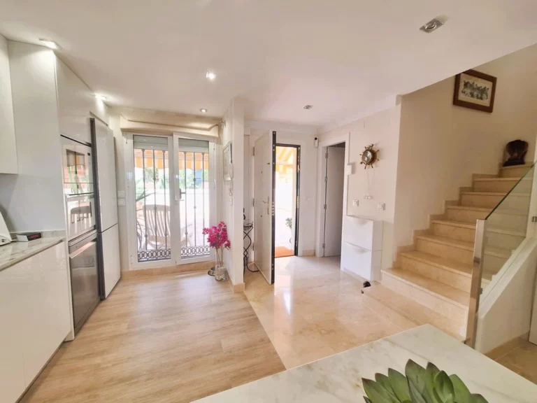 R5161006 | Duplex in Elviria – € 499,000 – 2 beds, 2 baths