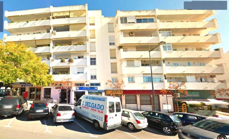 R5241808 | Middle Floor Apartment in Marbella – € 340,000 – 3 beds, 1 baths