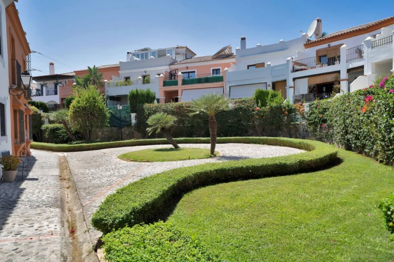 R5157049 | Townhouse in El Paraiso – € 649,000 – 4 beds, 3 baths
