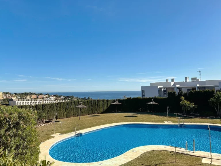 R5204581 | Ground Floor Apartment in Manilva – € 379,000 – 2 beds, 2 baths